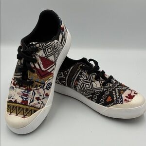 Keen Women’s Elena Multicolor Geometric Patterned Oxford Sneakers Size 7.5